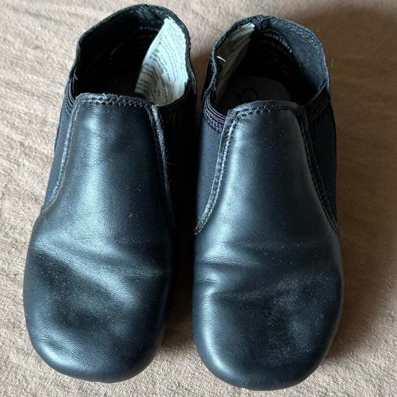 Girls Revolution Dance Shoes Size 12 Jazz Shoes Leather - Picture 1 of 2